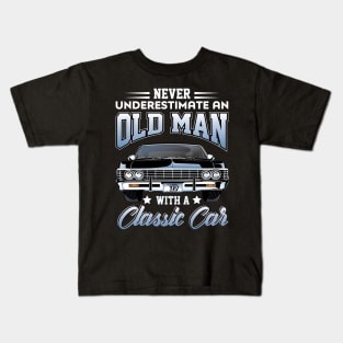 Never underestimate an old man with a classic car Kids T-Shirt
